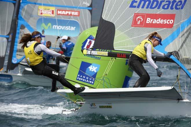 Martine Soffiatti Grael and Kahena Kunze, 49erFX medal race - 2014 ISAF Sailing World Cup Hyeres © Franck Socha